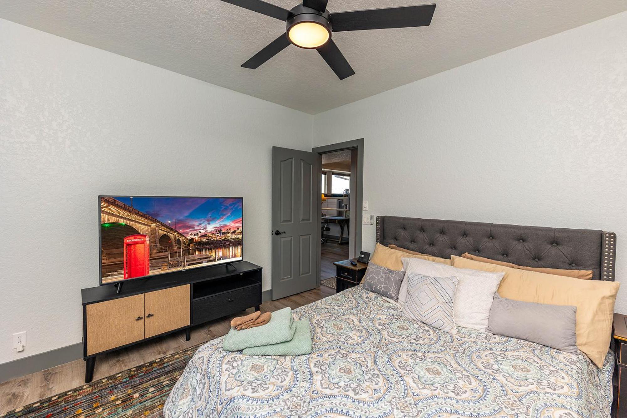 Lakeview Minute From New Launch With Pool And
