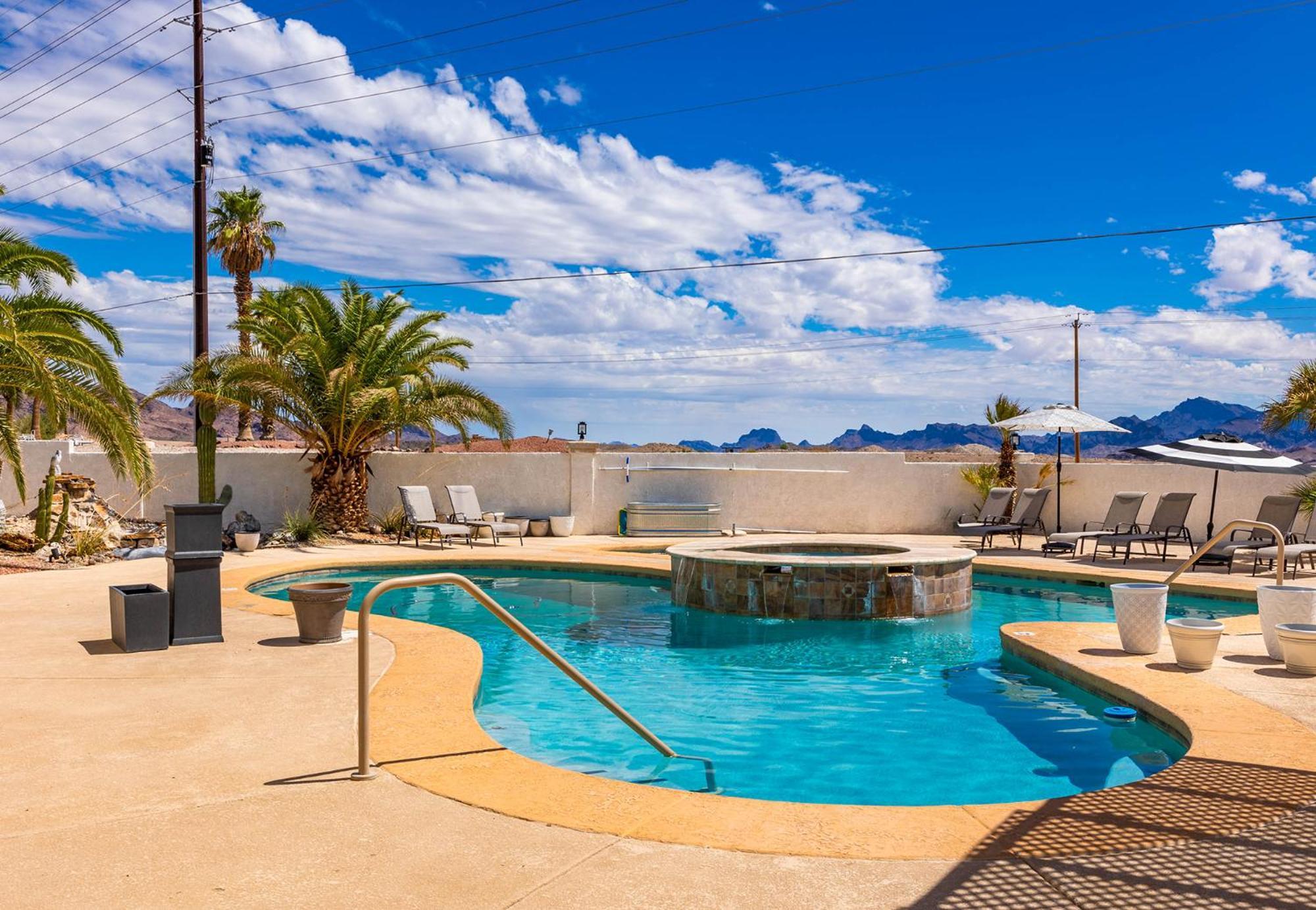 Lakeview Minute From New Launch With Pool And Apartment *