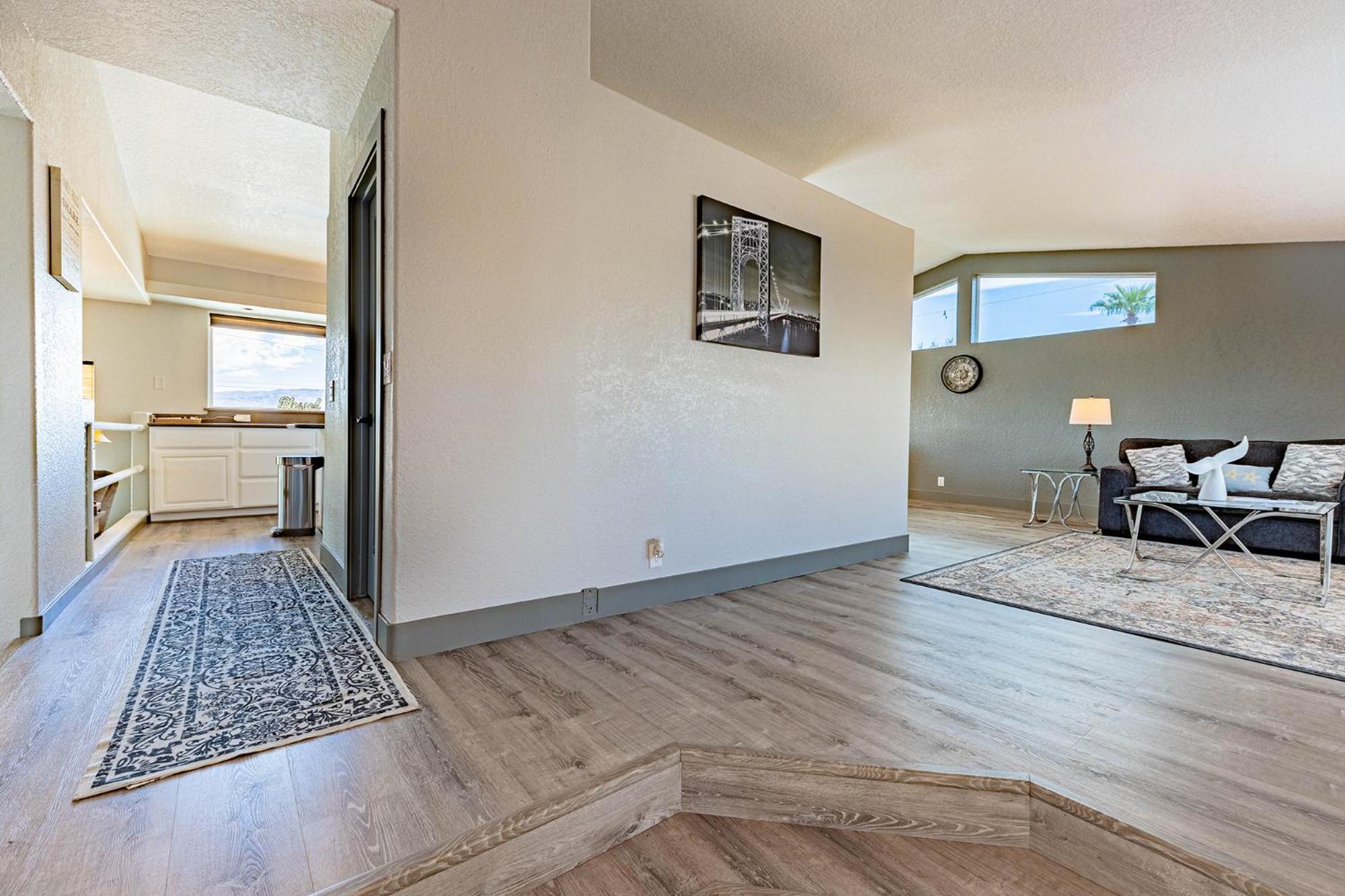 Lakeview Minute From New Launch With Pool And *