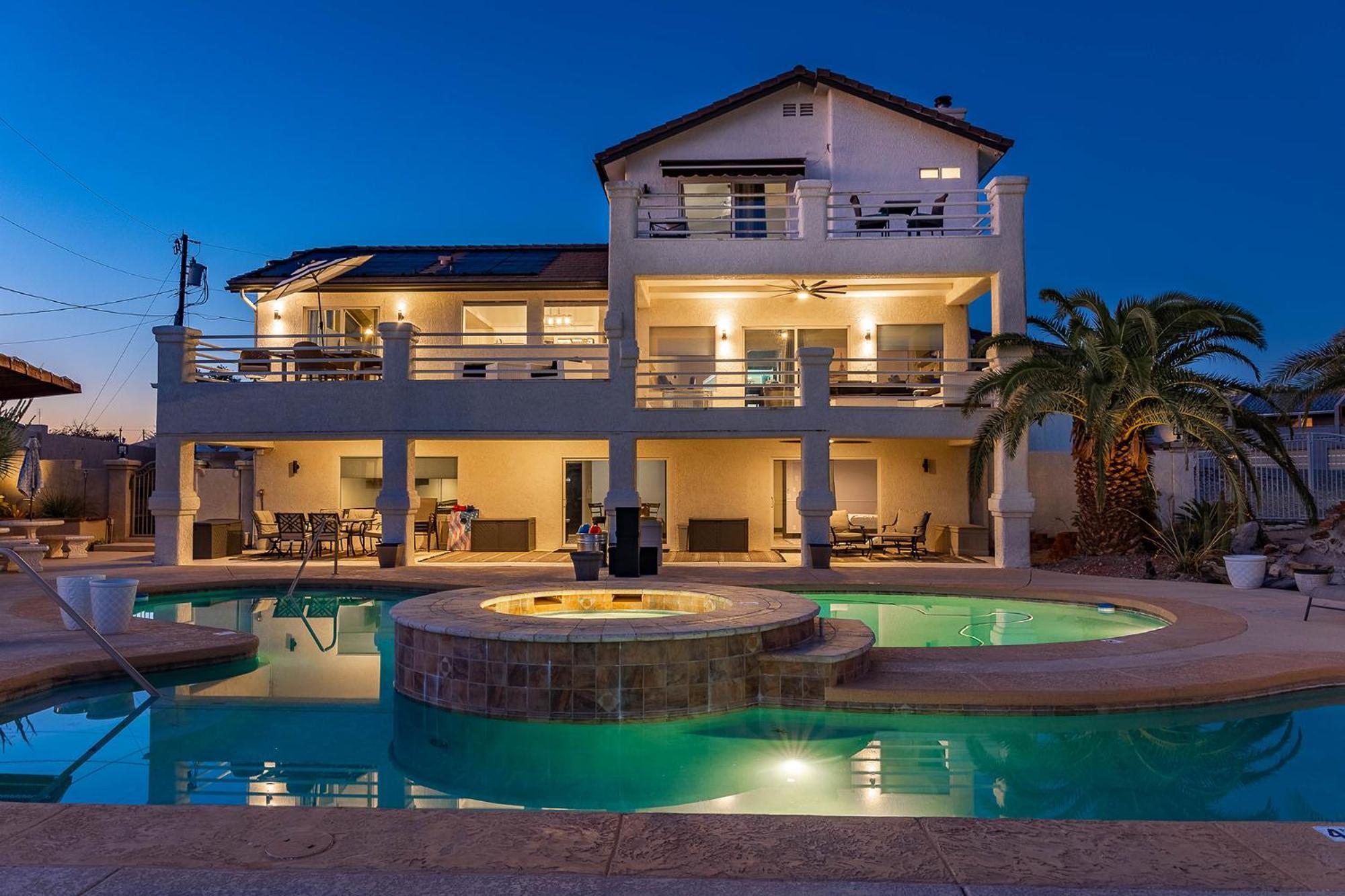 Lakeview Minute From New Launch With Pool And