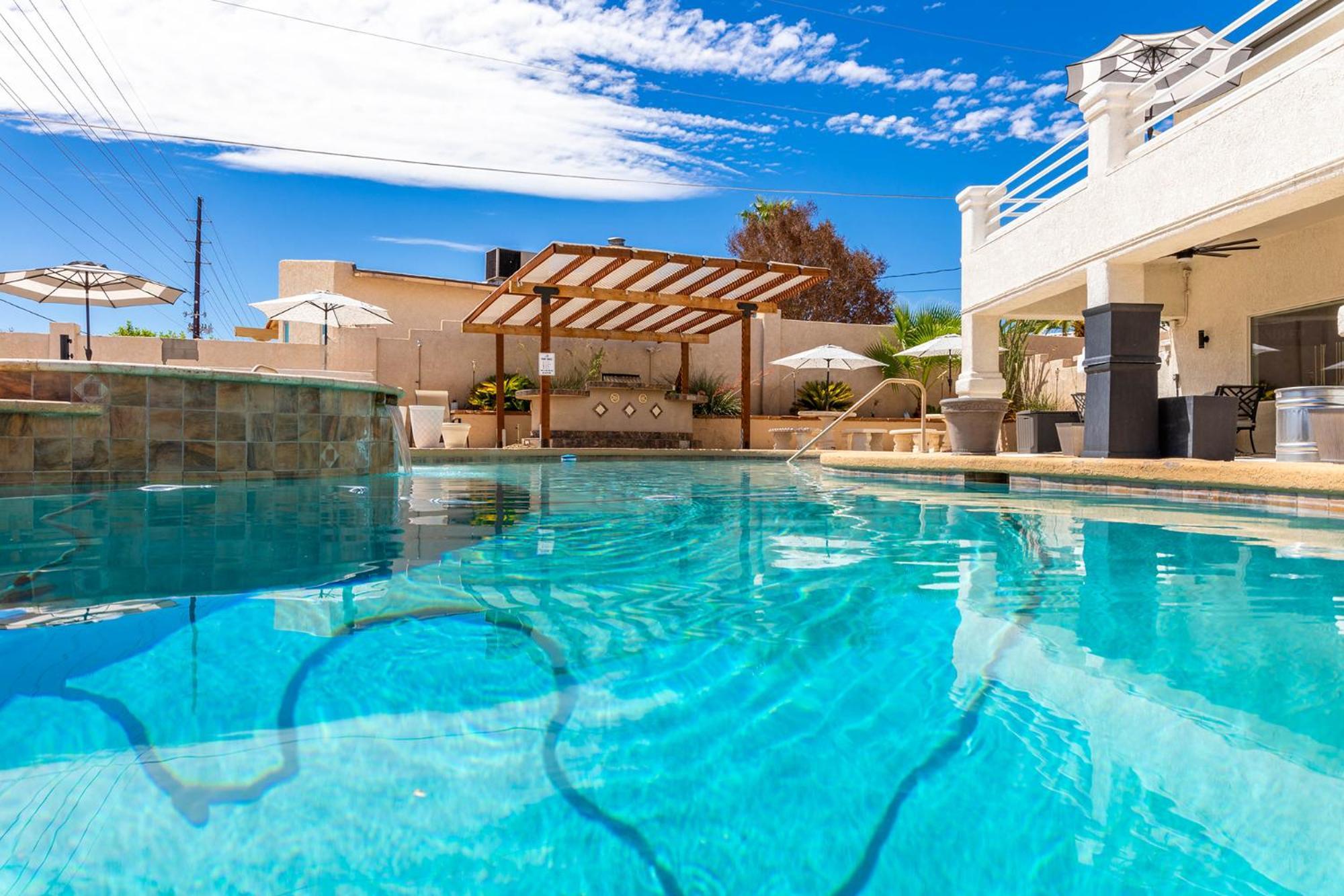 Lakeview Minute From New Launch With Pool And Lake Havasu City
