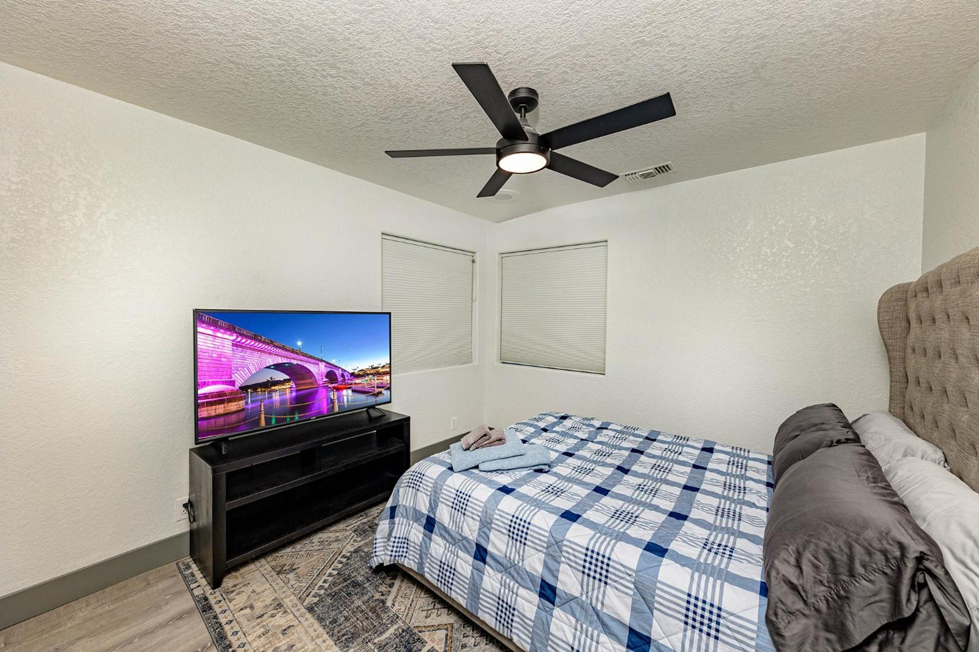 Lakeview Minute From New Launch With Pool And Apartment