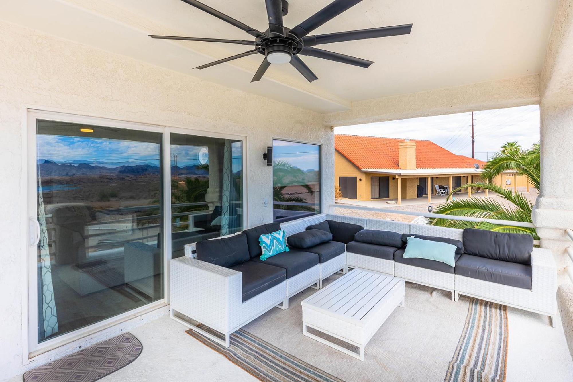 Apartment Lakeview Minute From New Launch With Pool And *