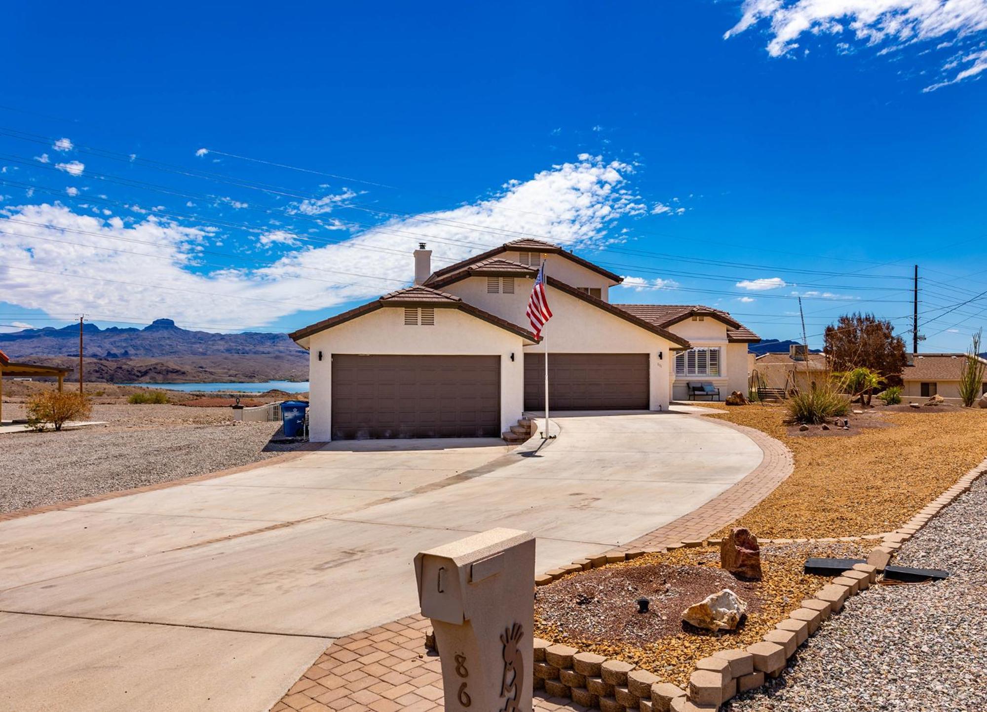 Lakeview Minute From New Launch With Pool And Lake Havasu City