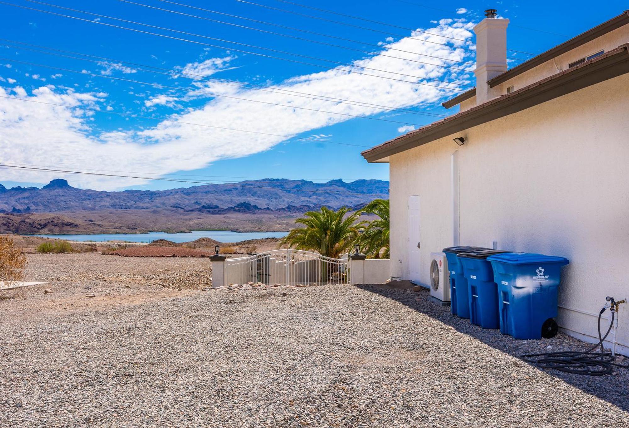 Lakeview Minute From New Launch With Pool And Apartment *