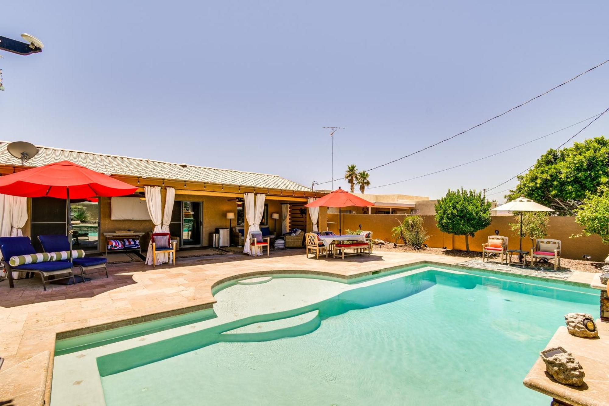 Havasu Oasis With Outdoor Pool And Hot Tub! Holiday home *