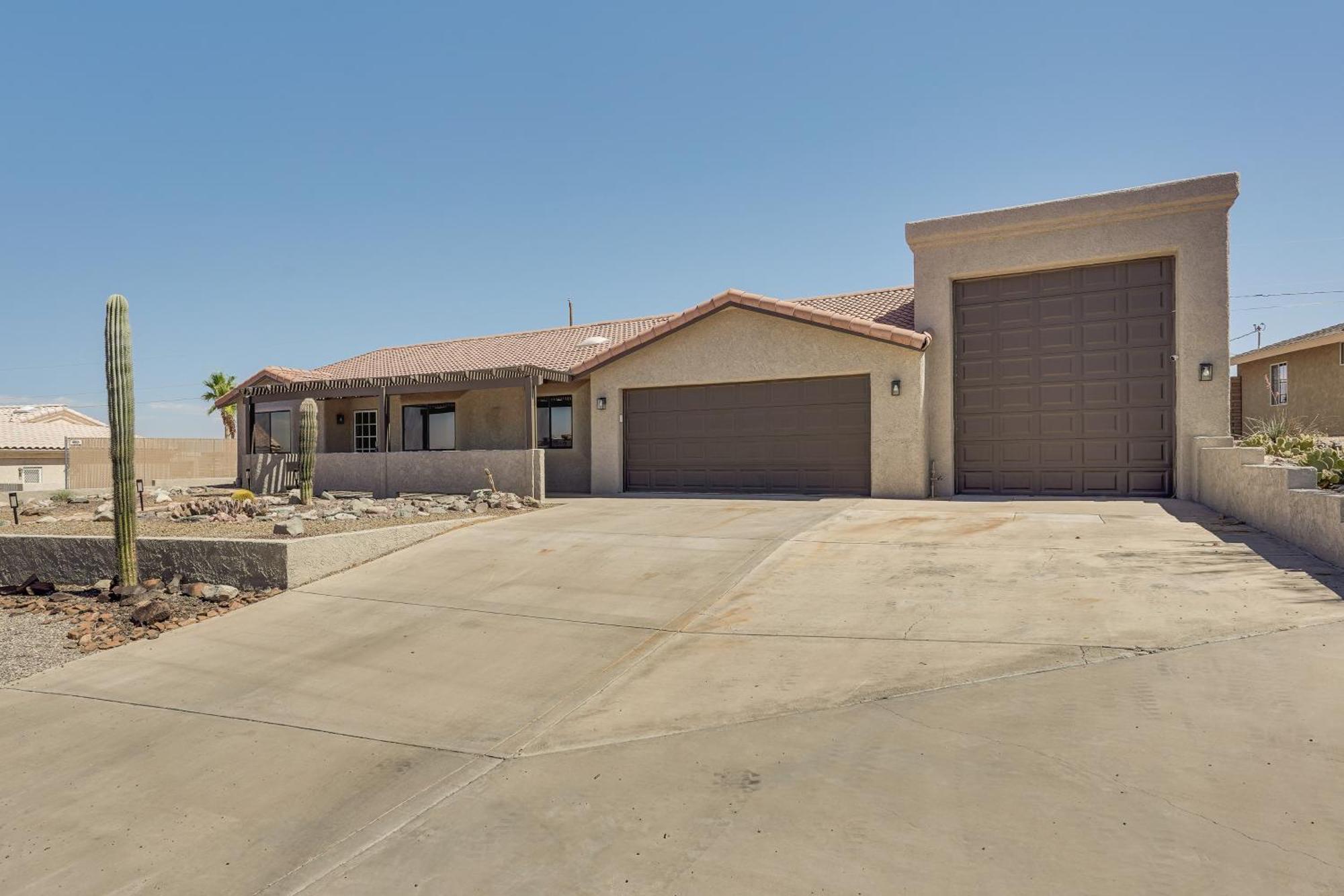 Havasu With Pool About 3 Mi To Beach! Holiday home Lake Havasu City