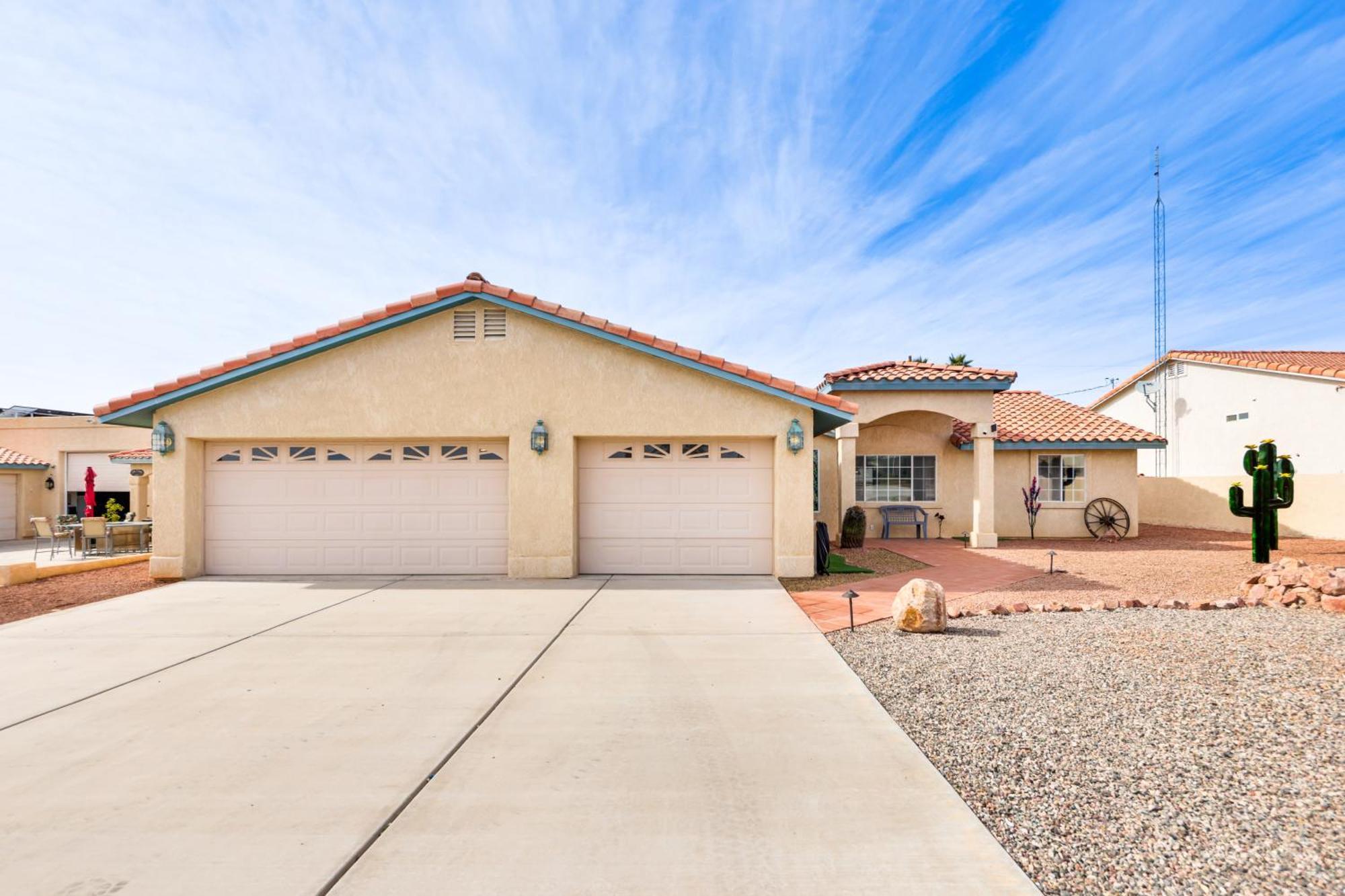 Holiday home Pet-friendly Havasu With Pool And Hot Tub!