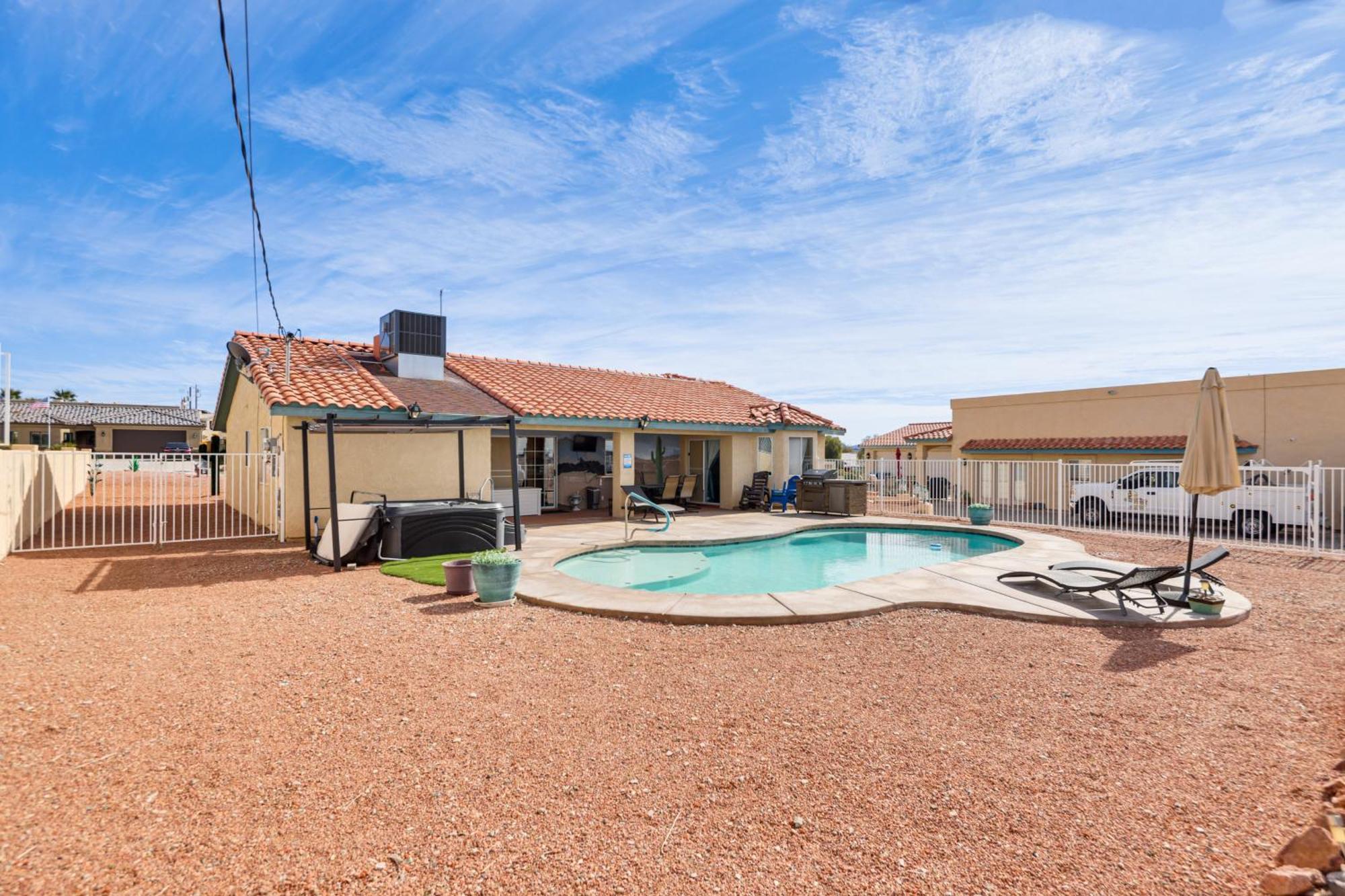 Pet-friendly Havasu With Pool And Hot Tub! Holiday home *