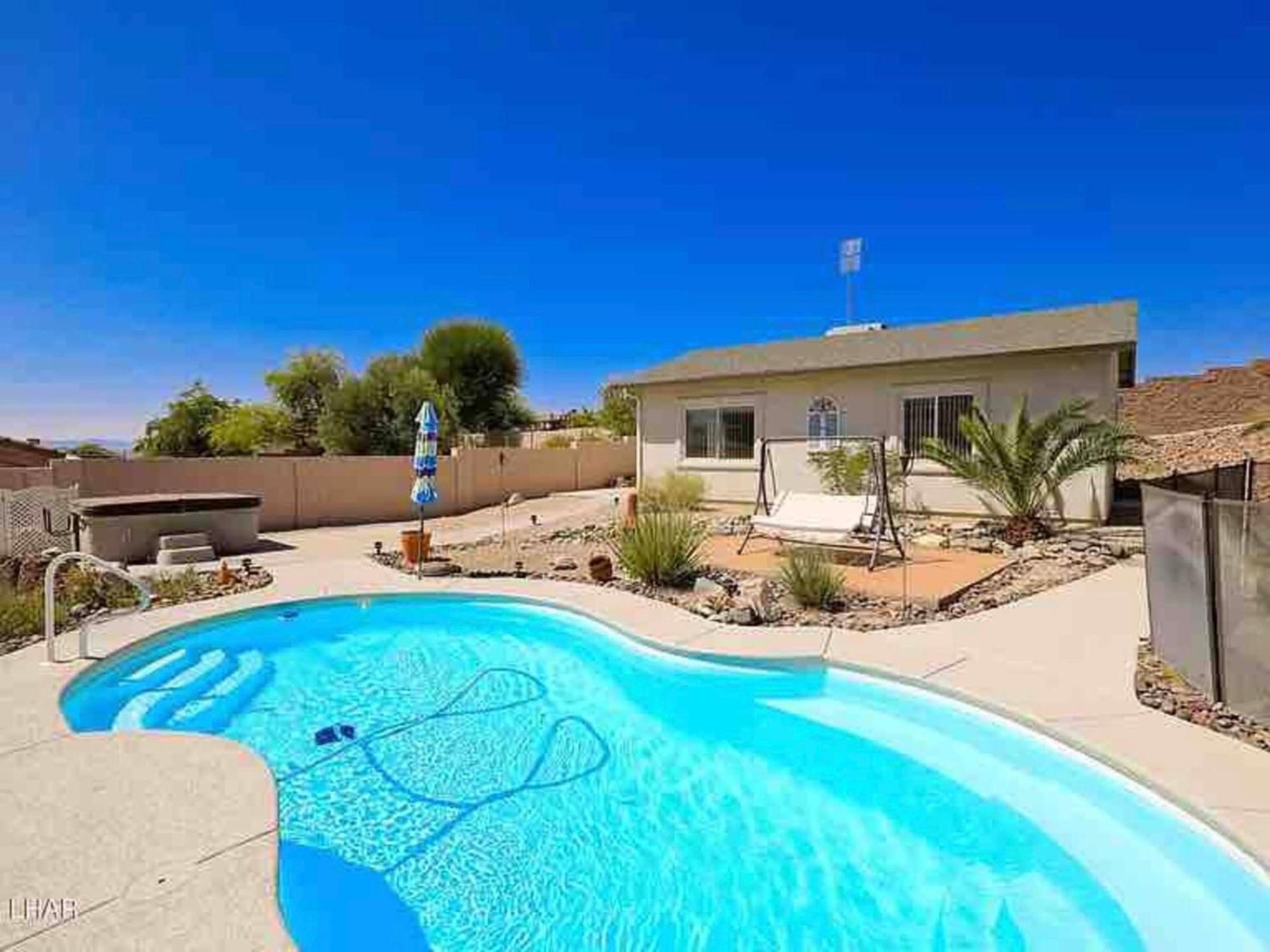 Jacuzzi Pool & Casita Wifi Ac Tvs Rv Boat Parking * Lake Havasu City