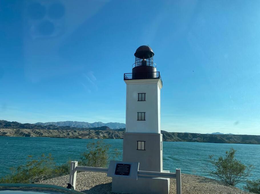 Jacuzzi Pool & Casita Wifi Ac Tvs Rv Boat Parking * Lake Havasu City