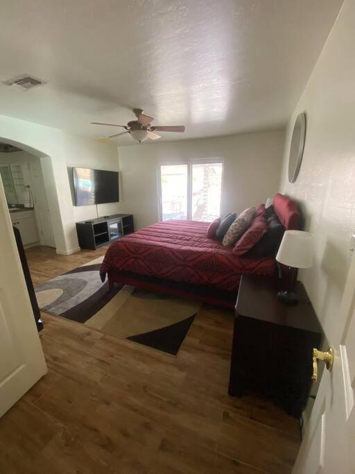 Jacuzzi Pool & Casita Wifi Ac Tvs Rv Boat Parking Holiday home