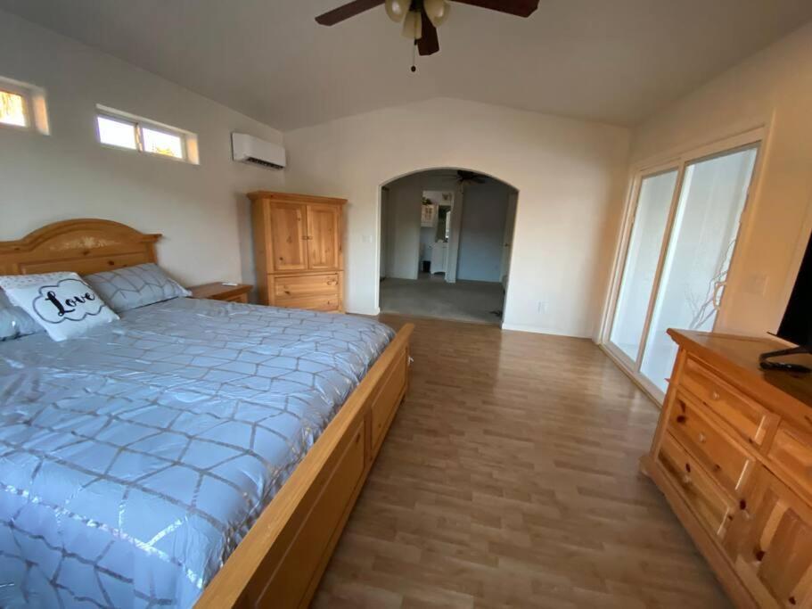 Holiday home Jacuzzi Pool & Casita Wifi Ac Tvs Rv Boat Parking