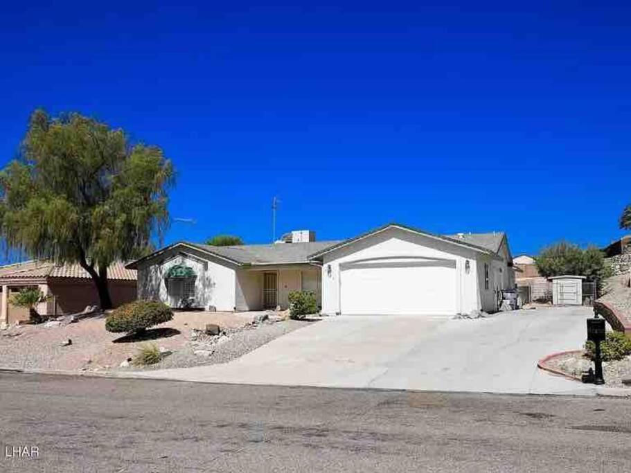 Jacuzzi Pool & Casita Wifi Ac Tvs Rv Boat Parking Holiday home