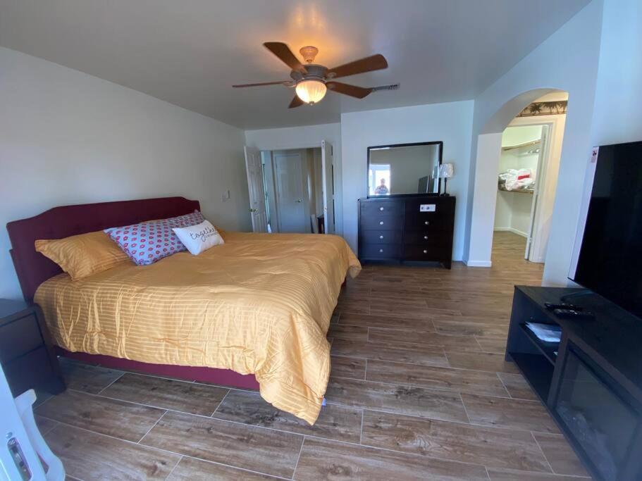 Holiday home Jacuzzi Pool & Casita Wifi Ac Tvs Rv Boat Parking Lake Havasu City