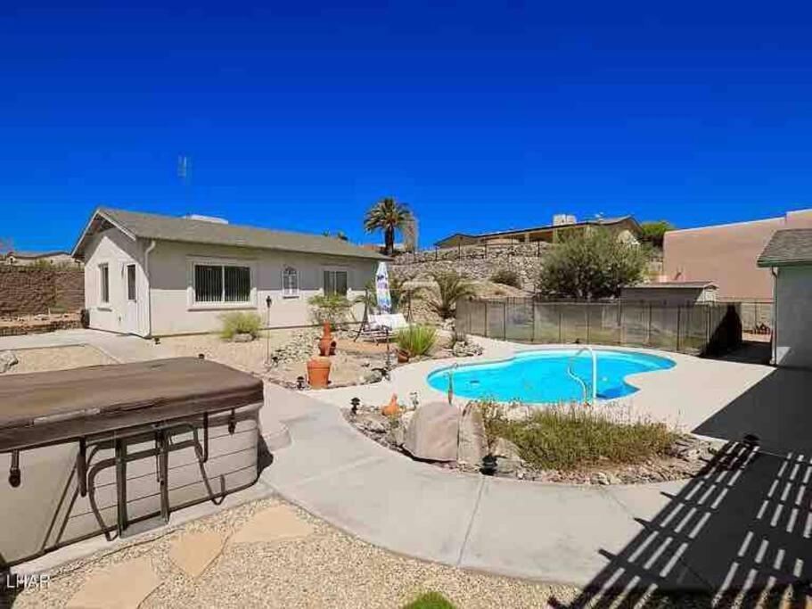 Jacuzzi Pool & Casita Wifi Ac Tvs Rv Boat Parking Lake Havasu City