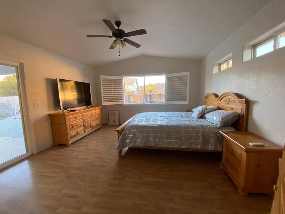 Jacuzzi Pool & Casita Wifi Ac Tvs Rv Boat Parking *