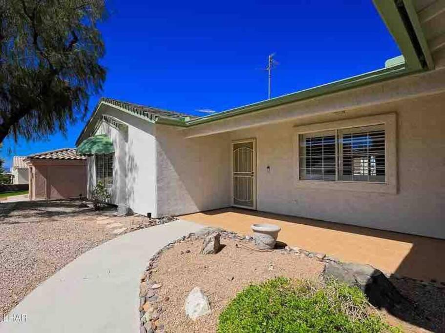 Jacuzzi Pool & Casita Wifi Ac Tvs Rv Boat Parking Holiday home *
