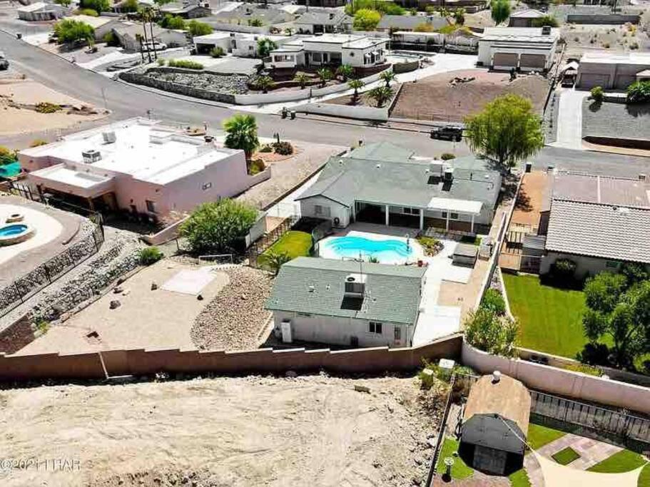 Jacuzzi Pool & Casita Wifi Ac Tvs Rv Boat Parking Holiday home