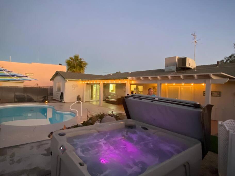 Jacuzzi Pool & Casita Wifi Ac Tvs Rv Boat Parking *