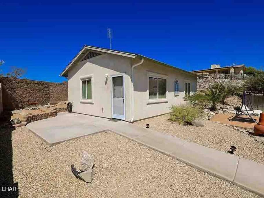 Jacuzzi Pool & Casita Wifi Ac Tvs Rv Boat Parking Holiday home *