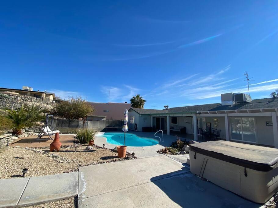 Jacuzzi Pool & Casita Wifi Ac Tvs Rv Boat Parking Holiday home Lake Havasu City