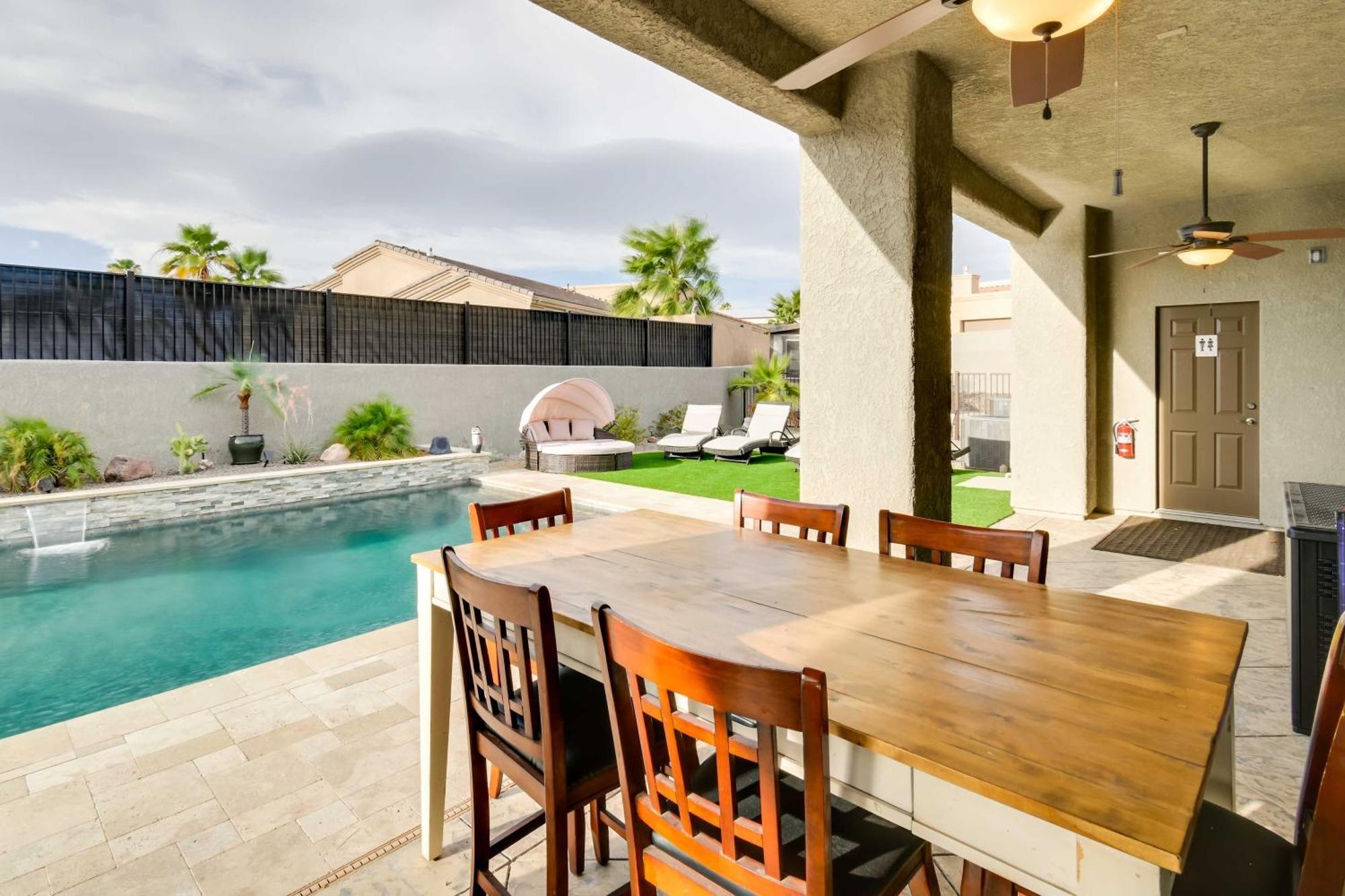 Holiday home Havasu Escape With Pool, Patio And Grill!