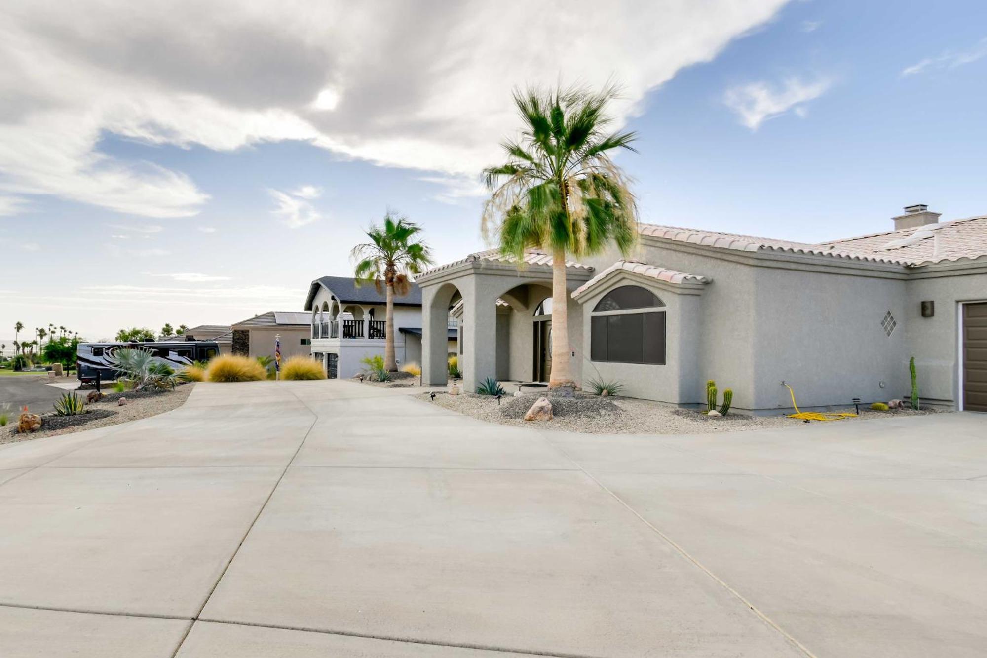 Havasu Escape With Pool, Patio And Grill! *