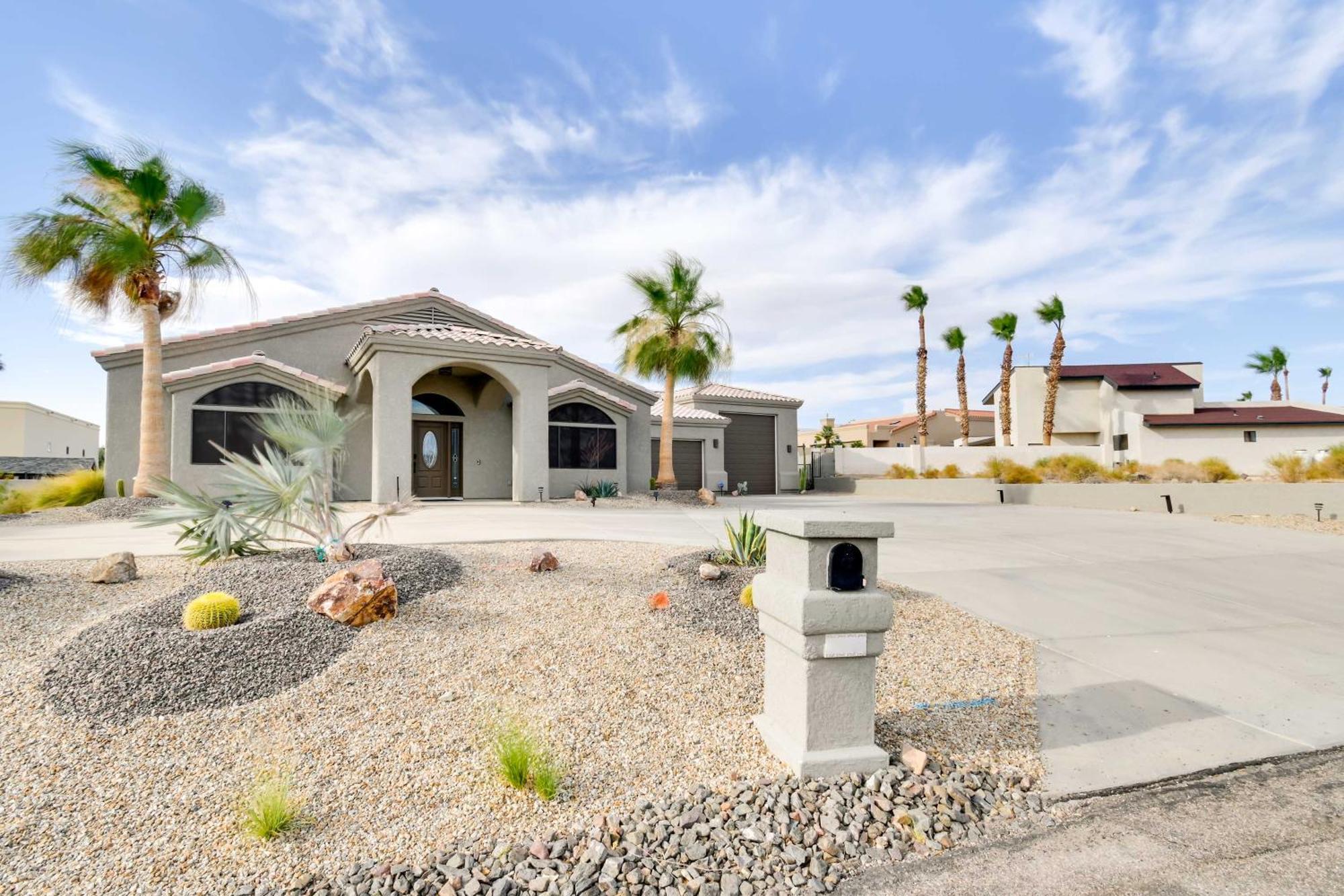 Havasu Escape With Pool, Patio And Grill!