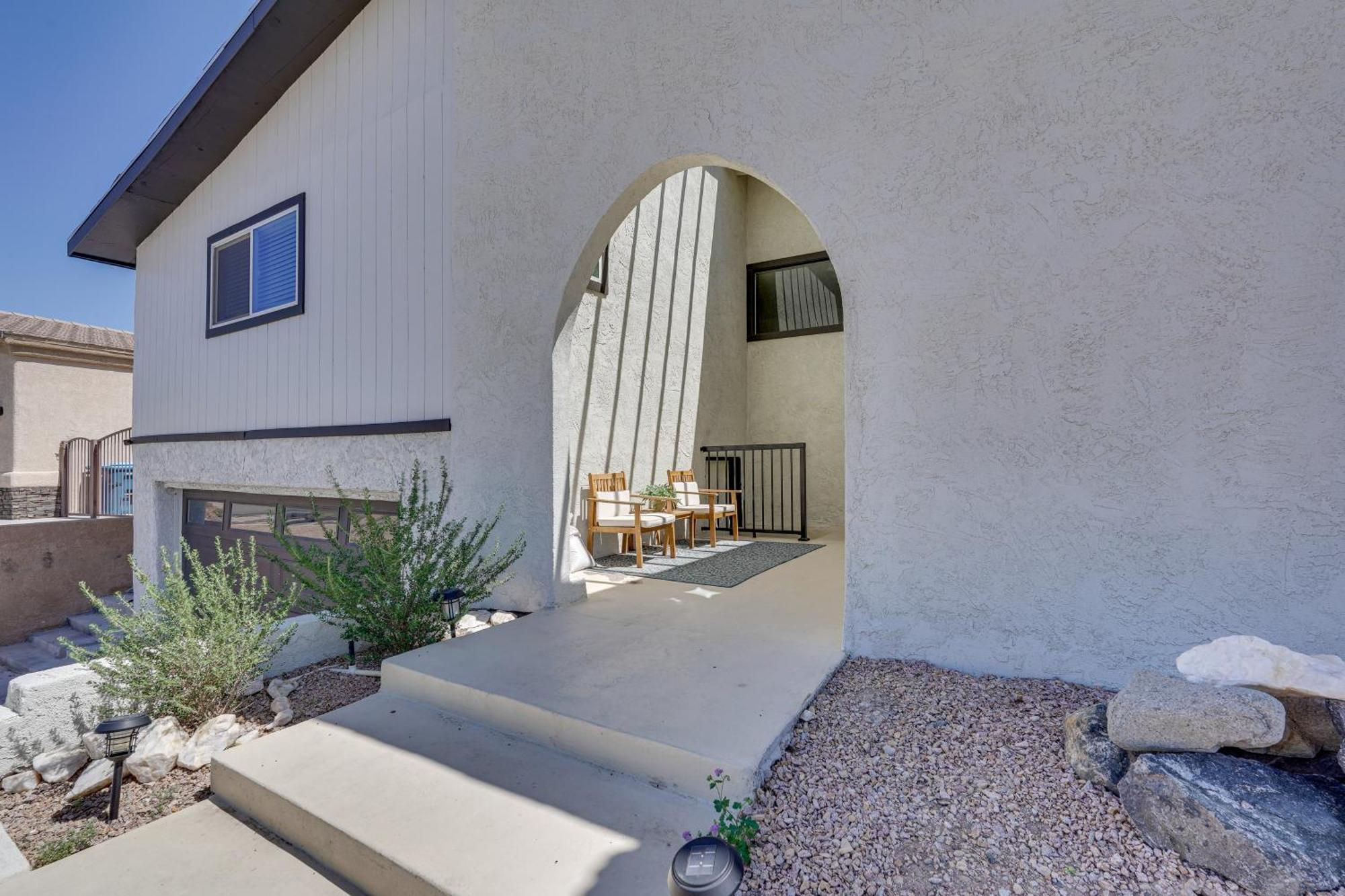 Holiday home Havasu Vacation With Pool And Hot Tub