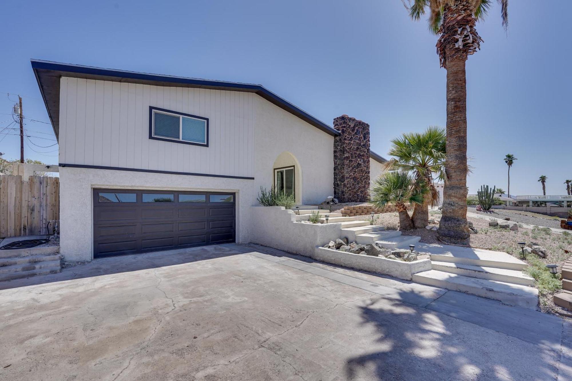 Holiday home Havasu Vacation With Pool And Hot Tub *