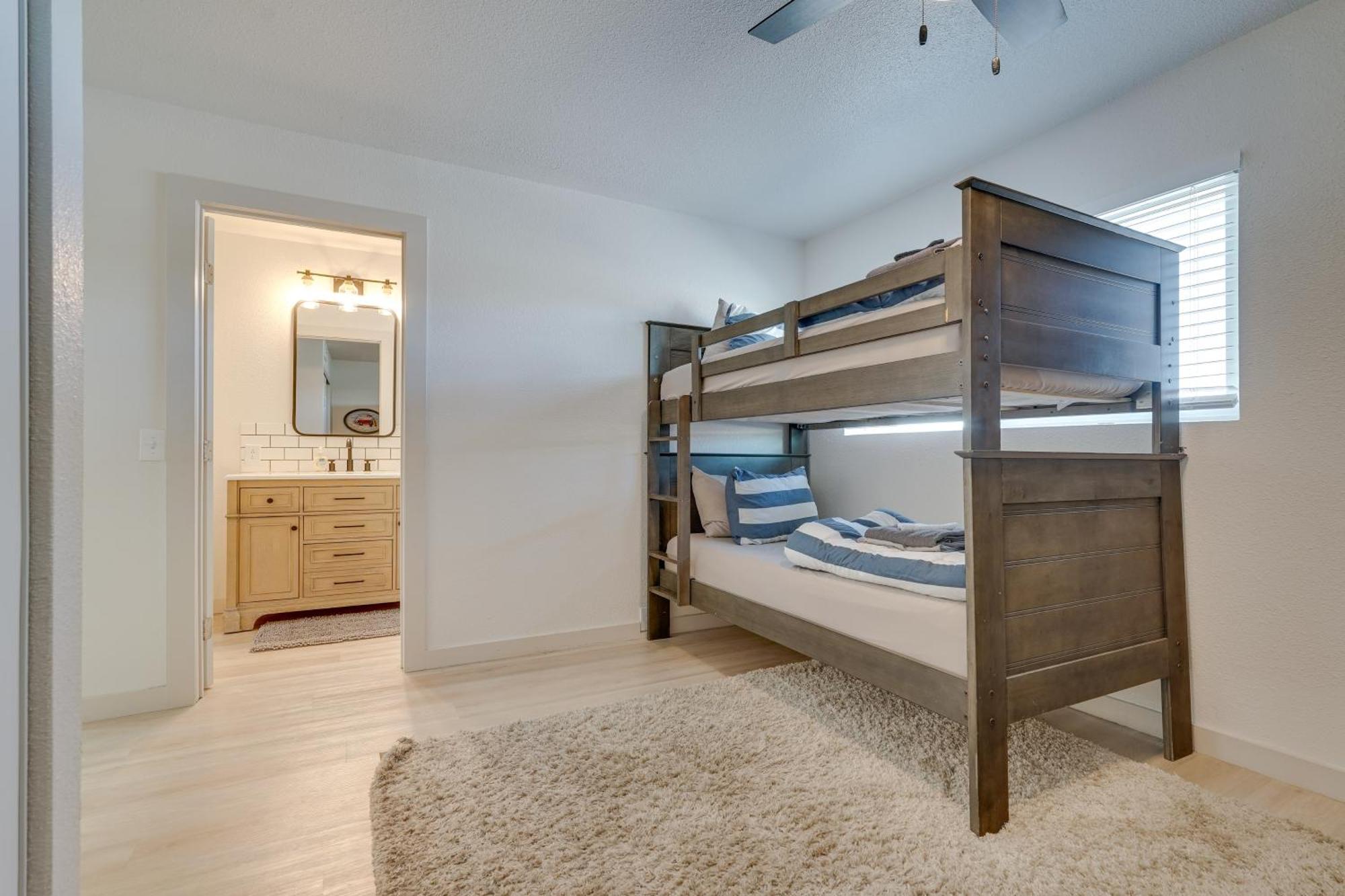 Holiday home Havasu Vacation With Pool And Hot Tub