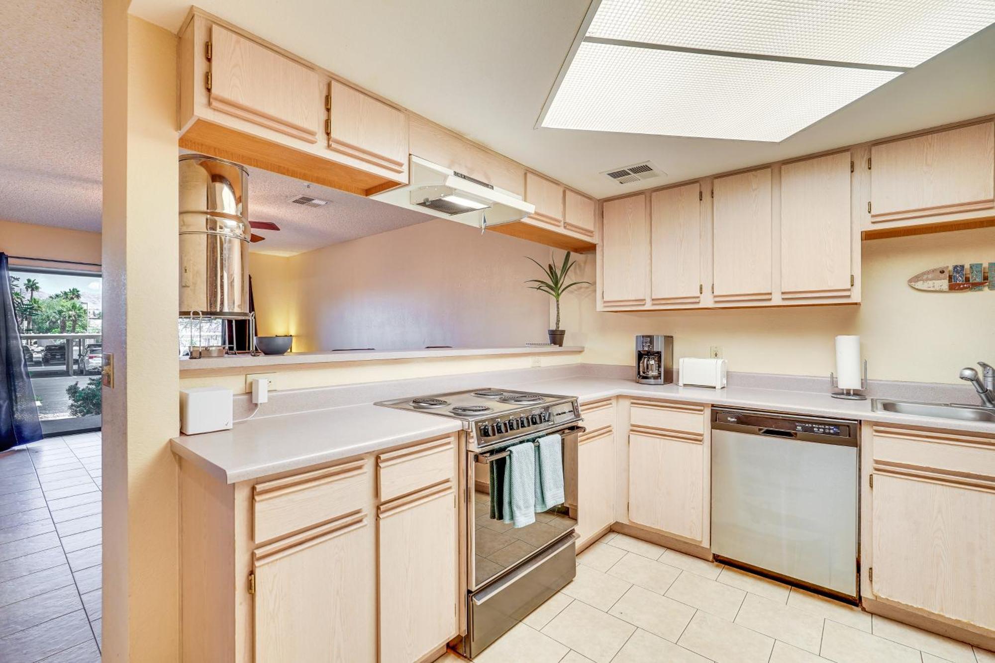 Apartment Queens Bay Walk To Golf, Pool, Lake Havasu City