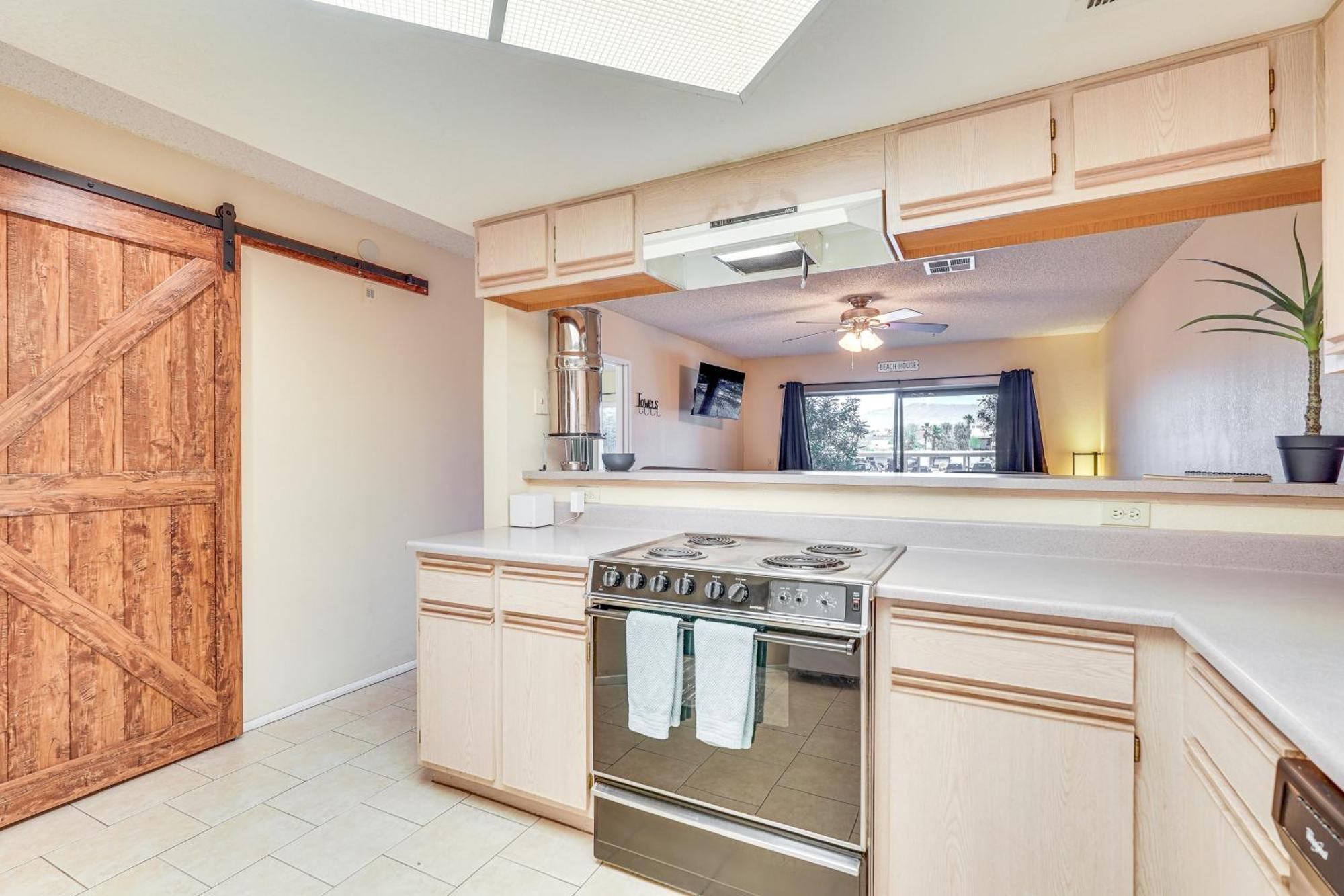 Queens Bay Walk To Golf, Pool, * Lake Havasu City