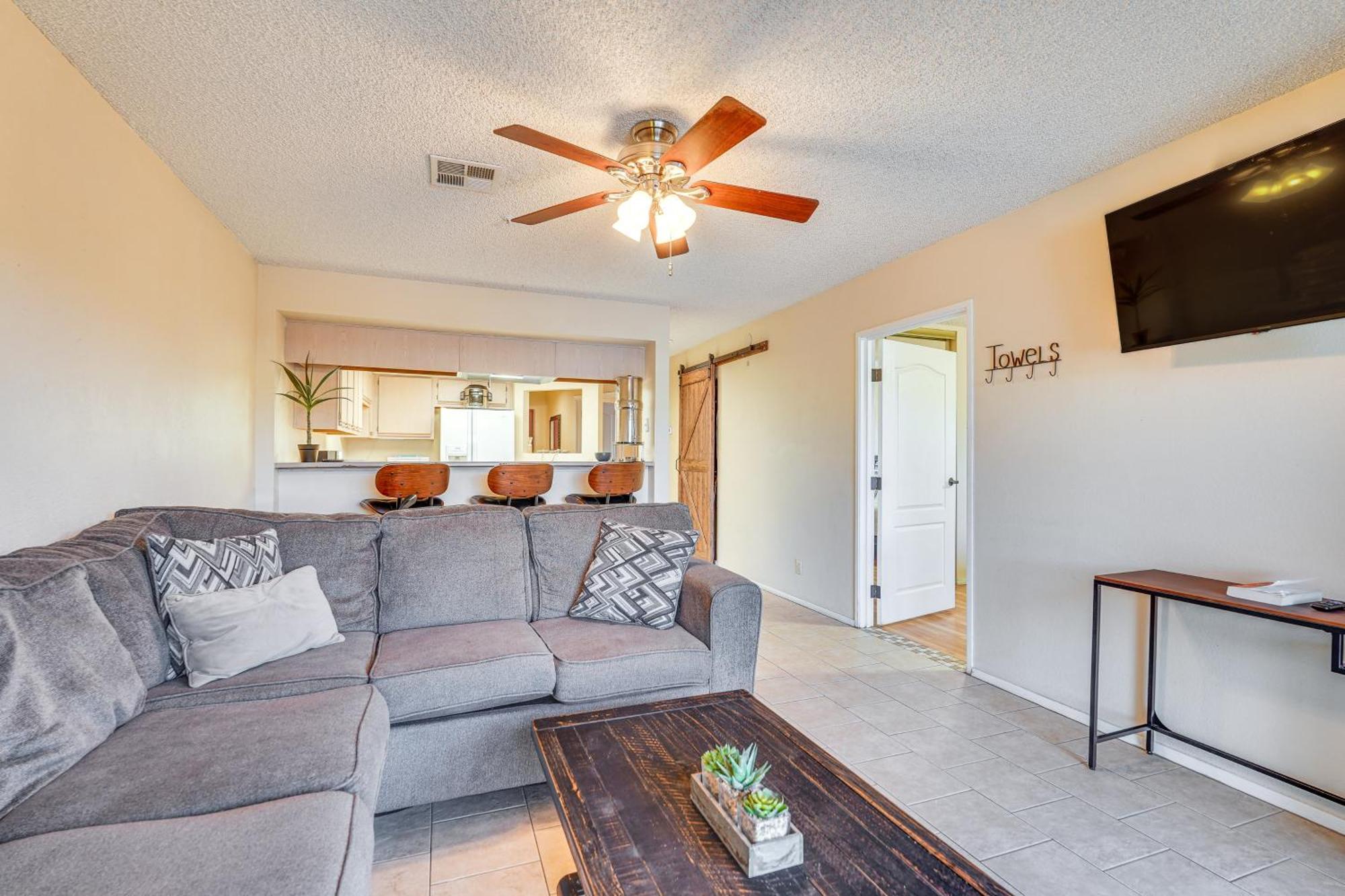 Apartment Queens Bay Walk To Golf, Pool, *