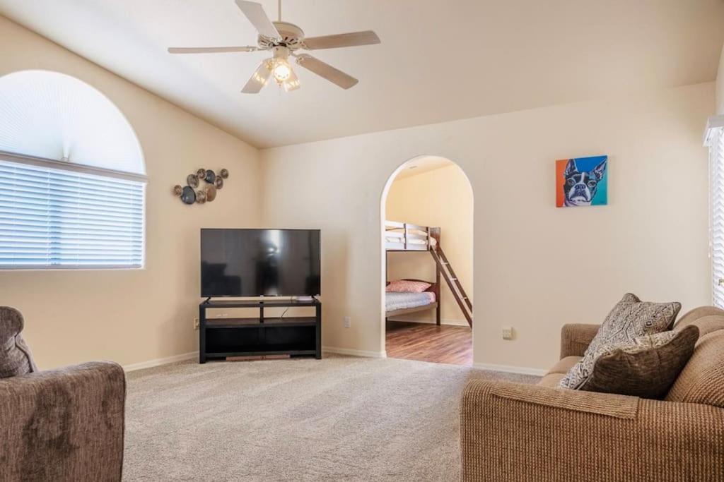 Daytona Beautiful, Spacious, 5 Bedrooms, 4 Bathrooms Big House * Lake Havasu City