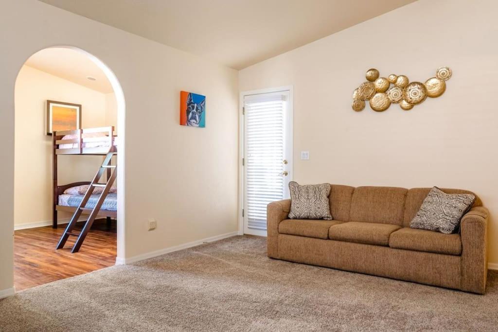 Holiday home Daytona Beautiful, Spacious, 5 Bedrooms, 4 Bathrooms Big House Lake Havasu City