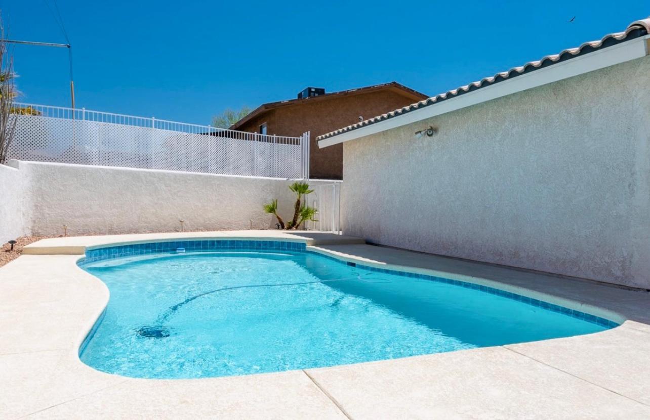 Daytona Beautiful, Spacious, 5 Bedrooms, 4 Bathrooms Big House *