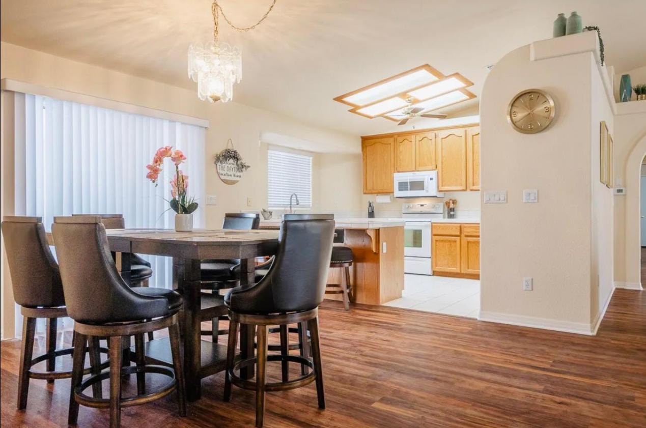 Holiday home Daytona Beautiful, Spacious, 5 Bedrooms, 4 Bathrooms Big House *