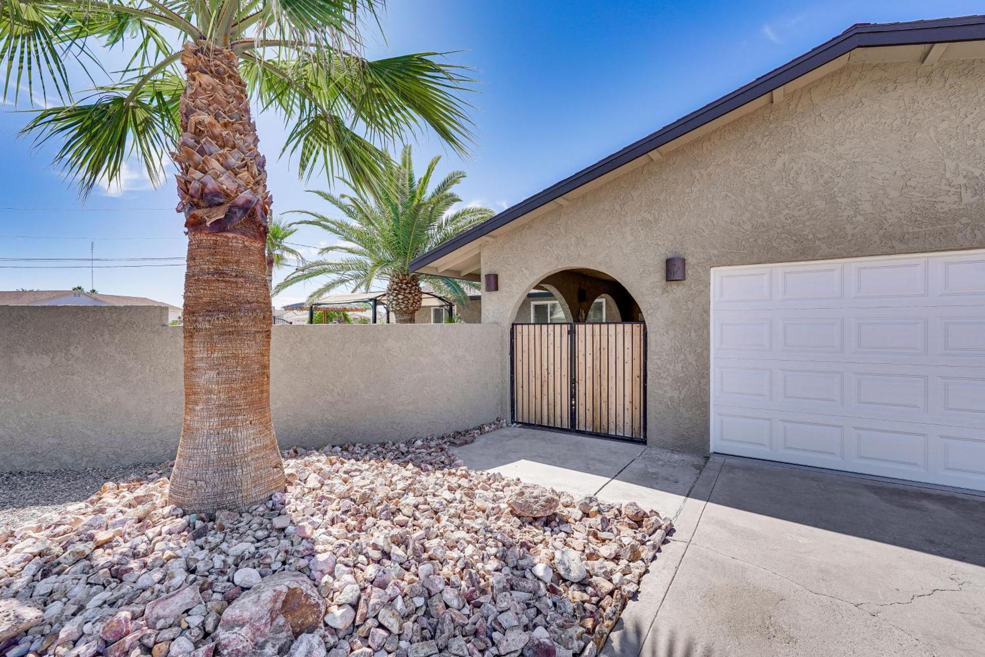 Havasu Getaway With Pool About 5 Mi To Beach!