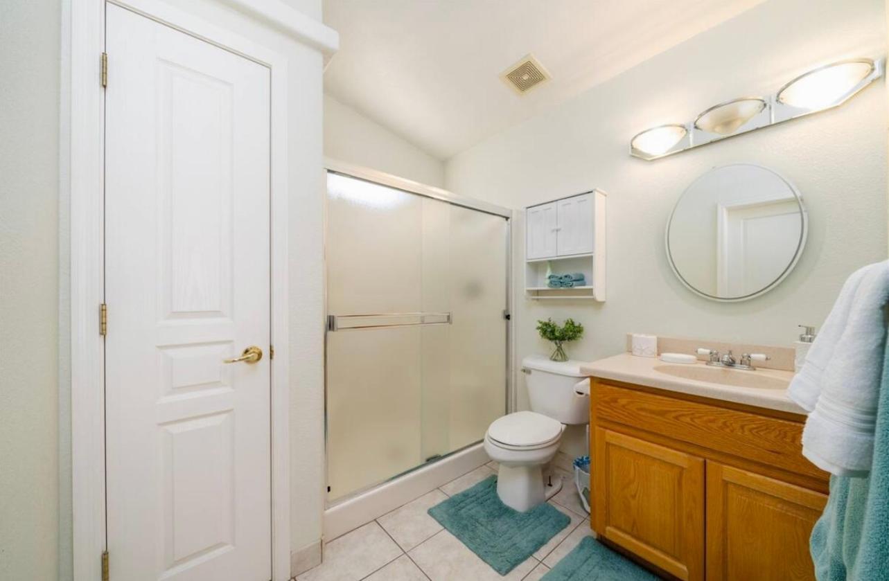 Cozy And Spacious Entire 5-bedroom, 4-fullbath Sleeps 14 Holiday home