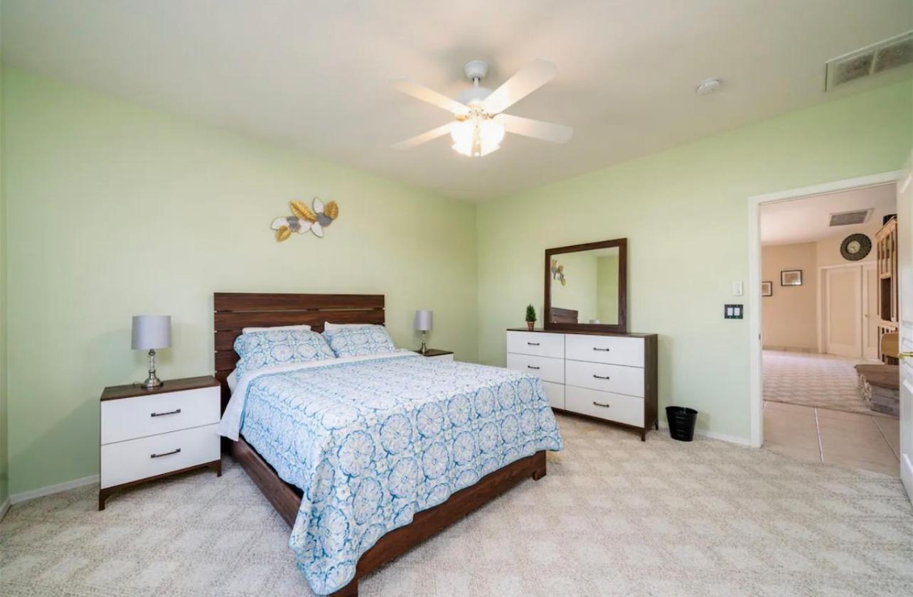 Cozy And Spacious Entire 5-bedroom, 4-fullbath Sleeps 14 Holiday home *