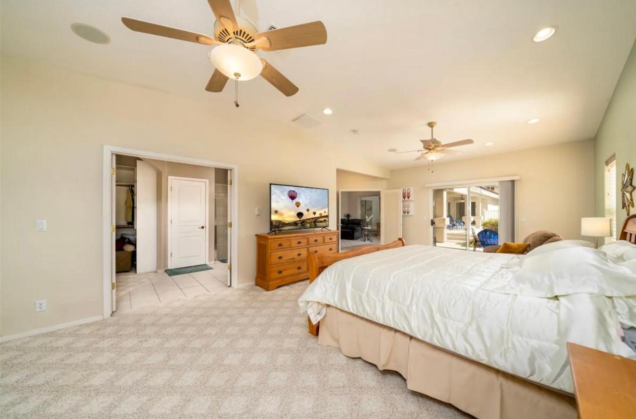 Cozy And Spacious Entire 5-bedroom, 4-fullbath Sleeps 14 Holiday home *