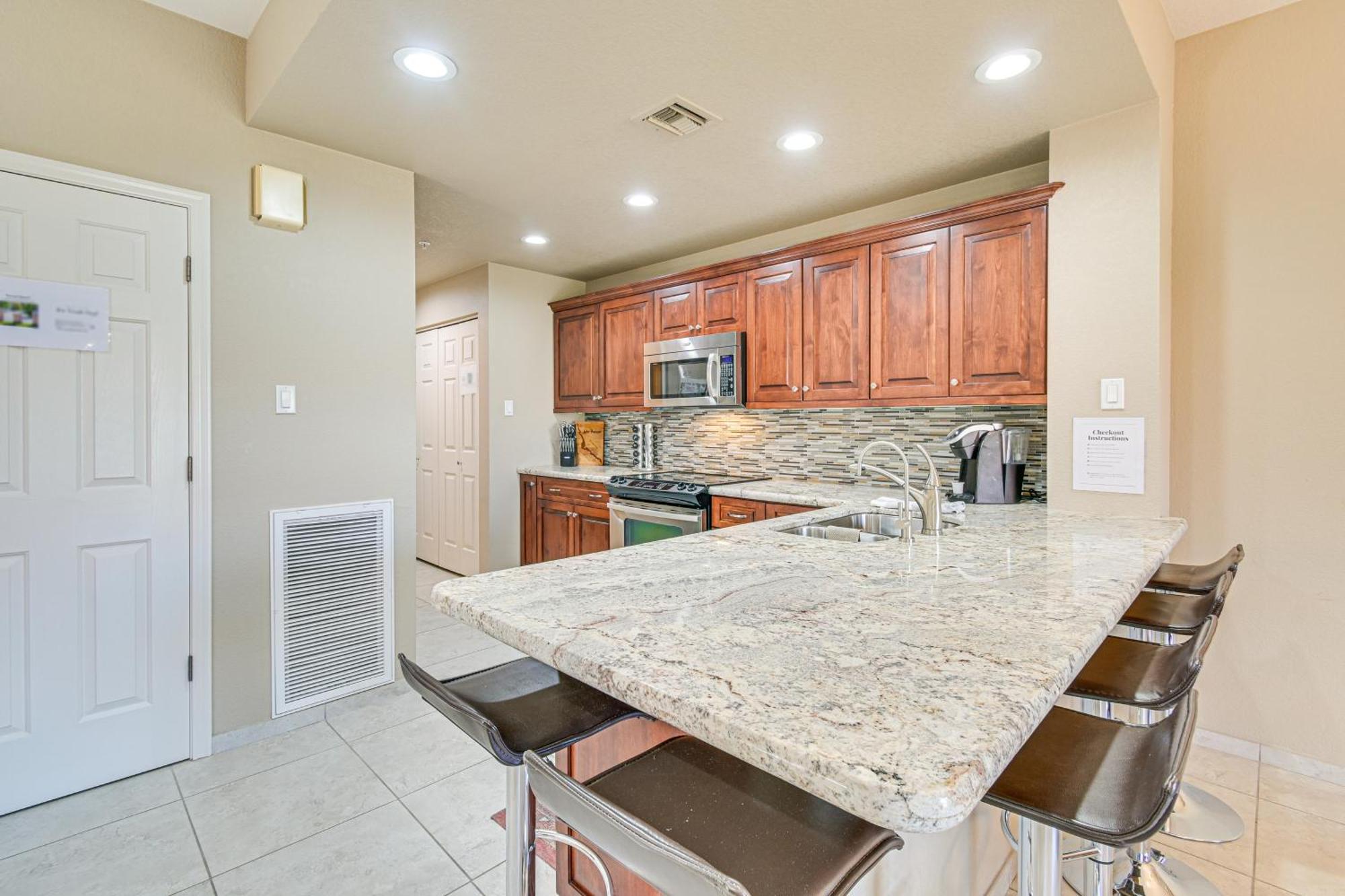 Havasu Gem With Patio And Pool Access!