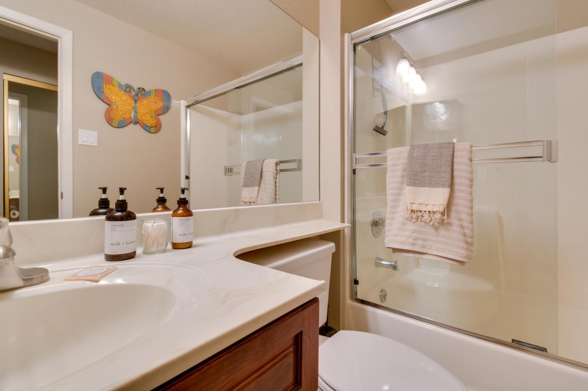 Havasu Gem With Patio And Pool Access! Holiday home *