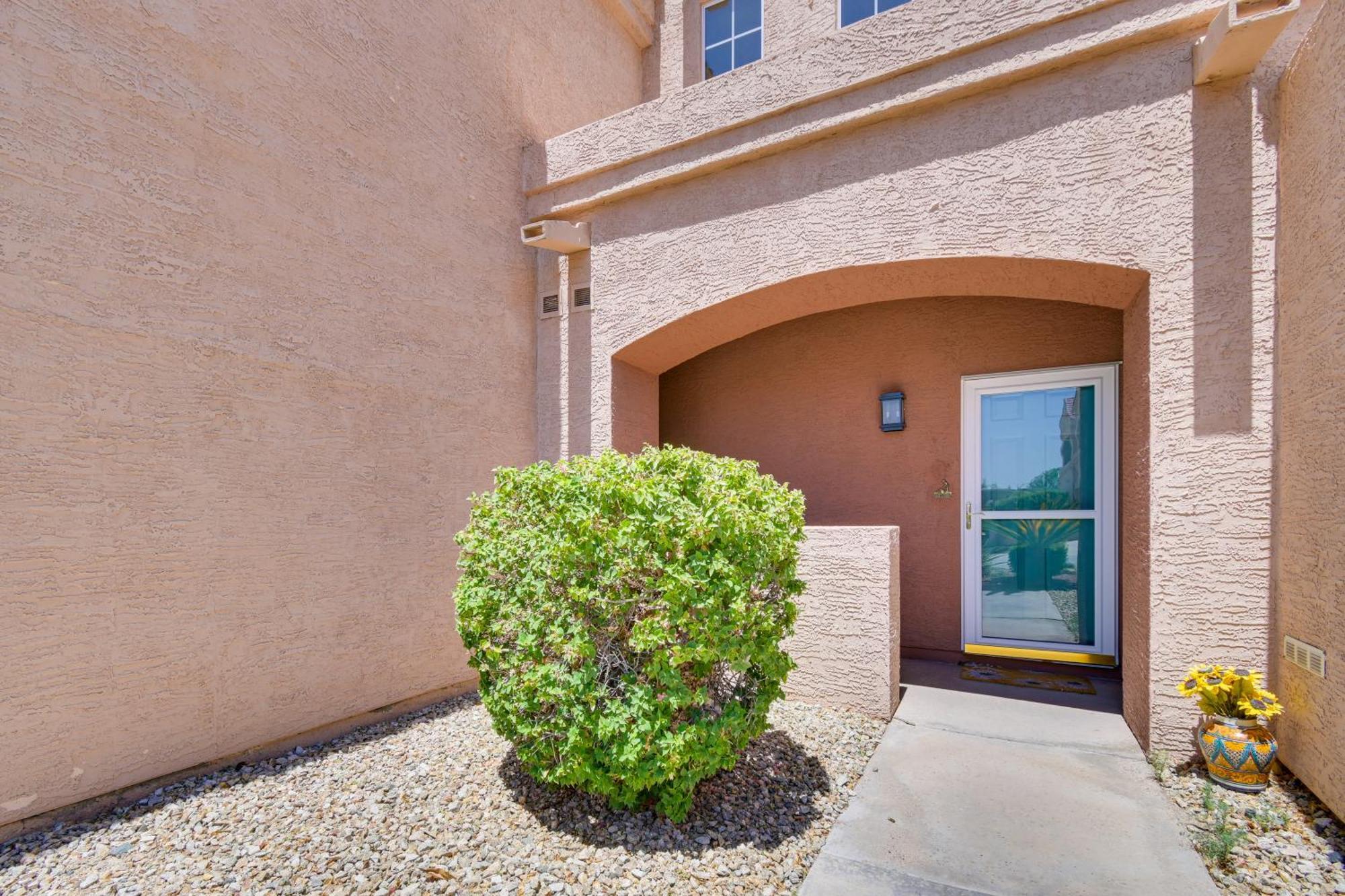 Havasu Gem With Patio And Pool Access! Holiday home Lake Havasu City
