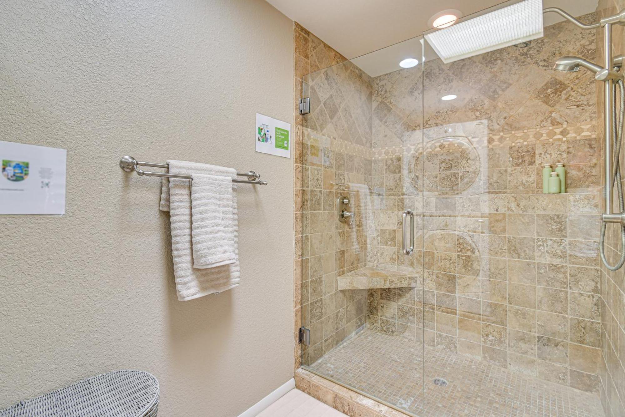 Havasu Gem With Patio And Pool Access! Holiday home
