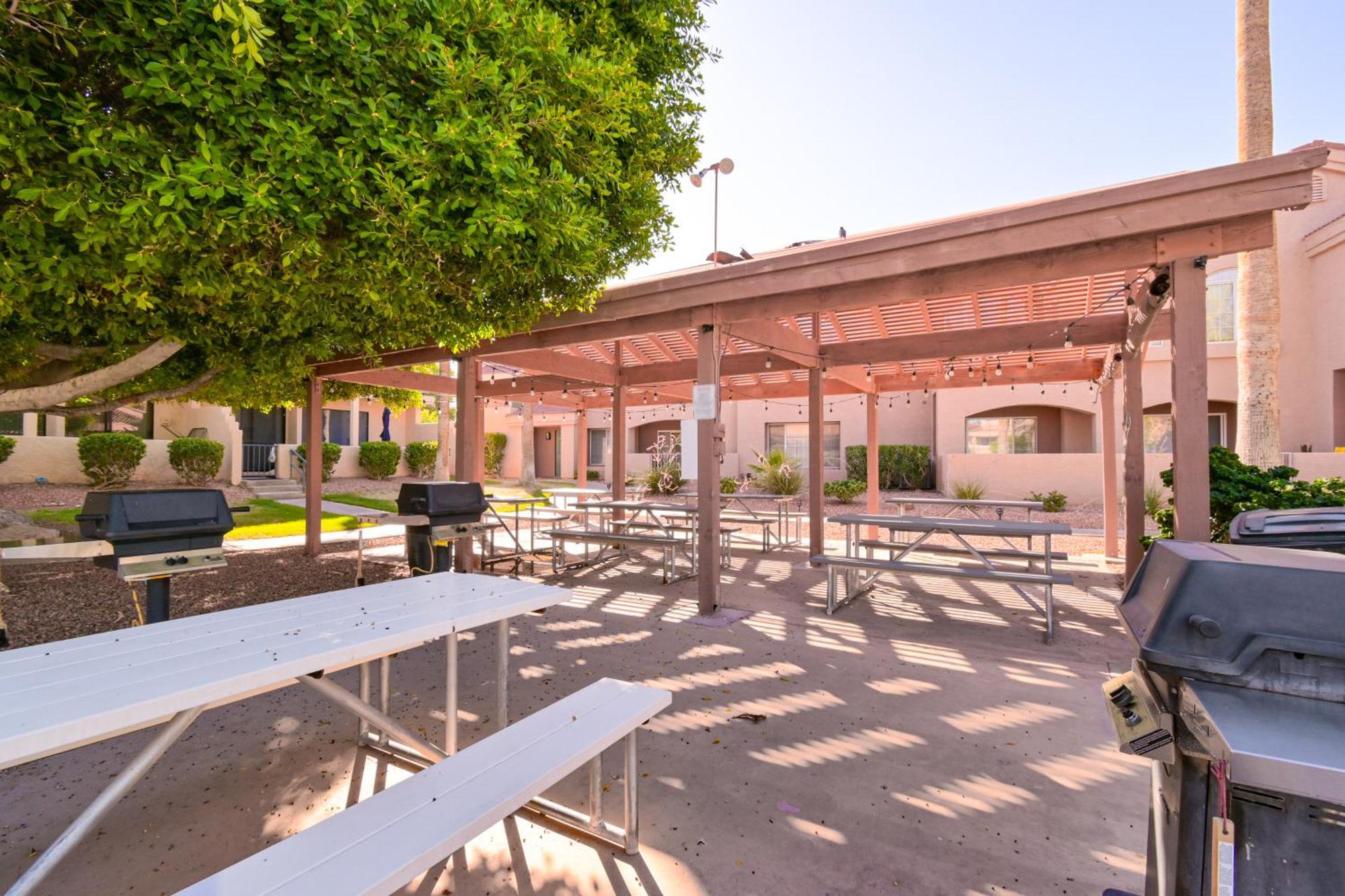 Havasu Gem With Patio And Pool Access!
