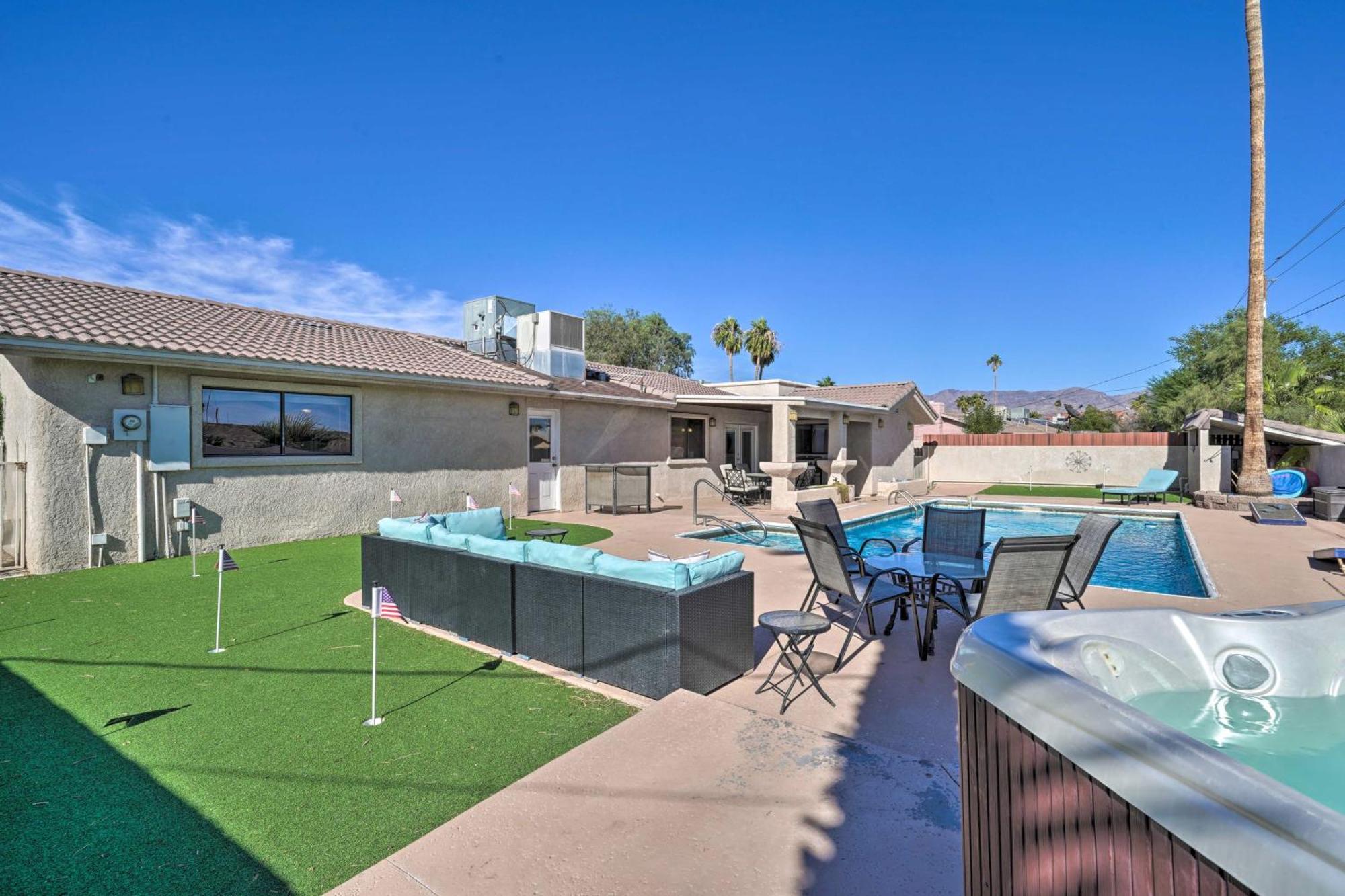 Havasu Gem With Putting And Pool Table Holiday home *