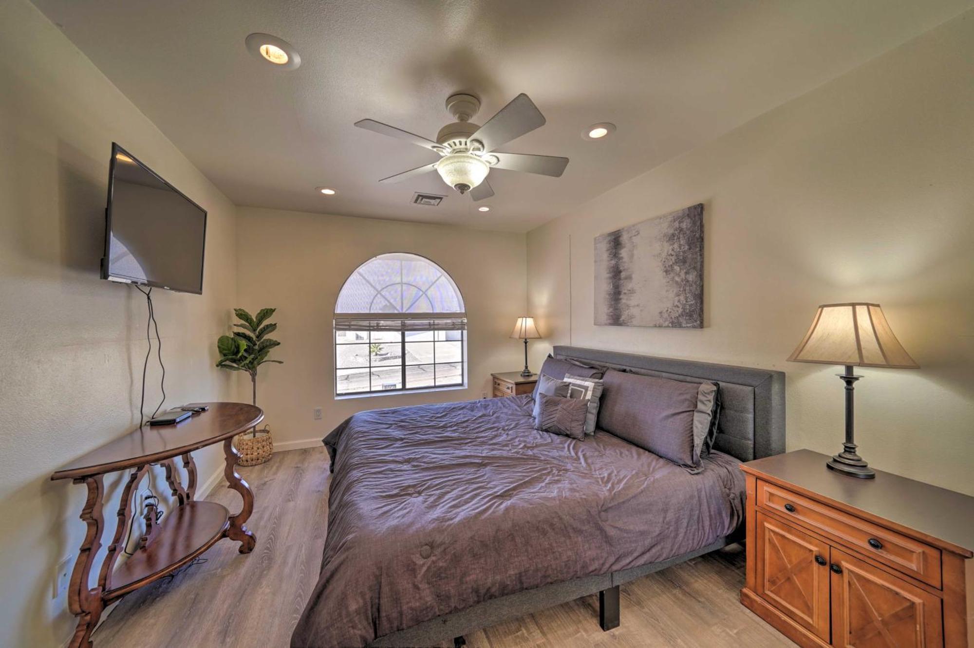 Havasu Gem With Putting And Pool Table Holiday home *